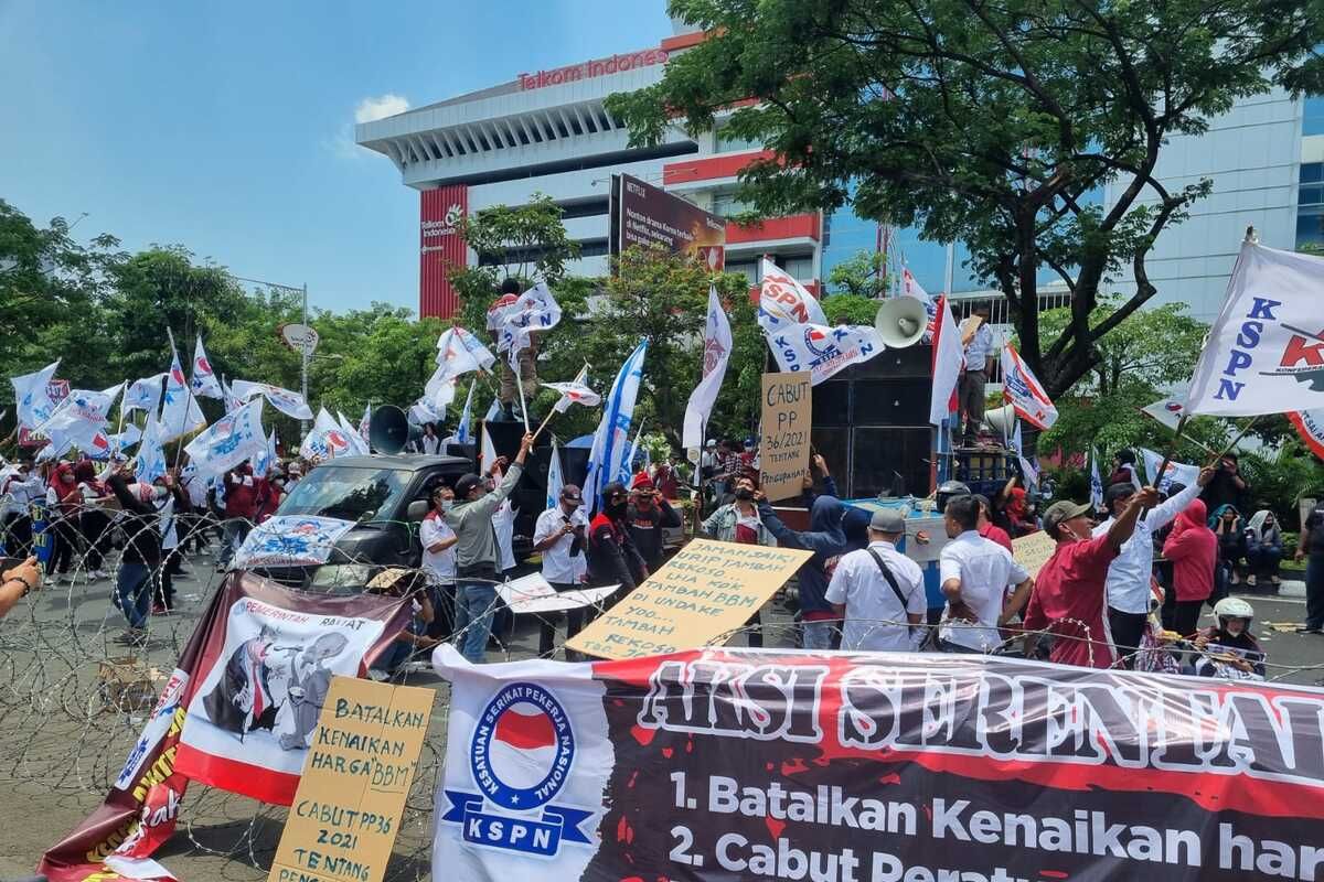 UMK adalah singkatan dari upah minimum kabupaten kota. 