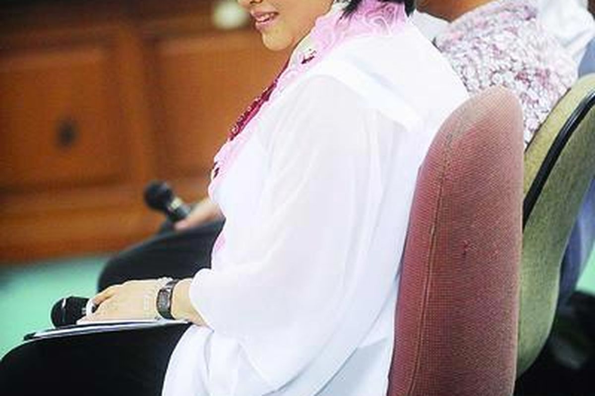 Direktur Utama PT Hardaya Inti Plantations (HIP), Hartati Mur- daya, menjadi saksi dalam persidangan perkara suap di Pengadilan Tindak Pidana Korupsi Jakarta, Kamis (4/10).  Dua anak buahnya,  General Manager PT HIP Yani Ansori dan Direktur Operasional PT HIP Gondo Sudjono, menjadi terdakwa dalam kasus  pengurusan hak guna usaha perkebunan di Kabupaten Buol, Sulawesi Tengah.