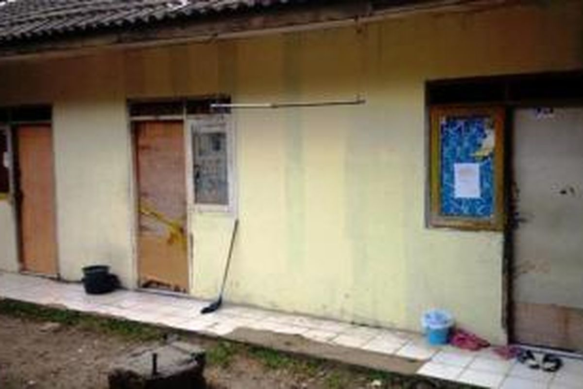 Kamar kos tempat ditemukannya mayat Citra Khairiyah Iklas di Jalan Kemiri Raya, Kelurahan Pondok Cabe Udik, RT 3/11, Kecamatan Pamulang, Tangerang Selatan pada Sabtu (27/6/2015).
