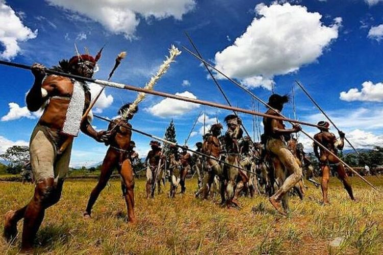 Festival Lembah Baliem di Kabupaten Wamena, Papua, berlangsung 6-8 Agustus 2015.