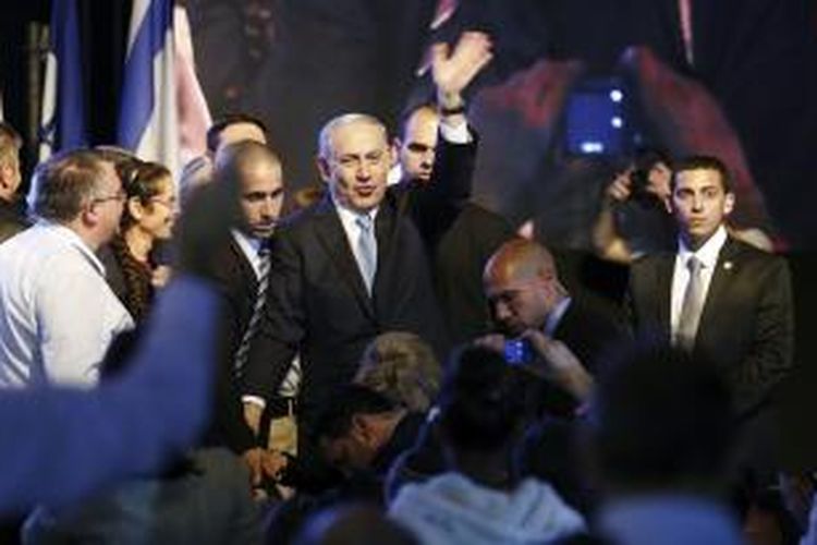Perdana Menteri Israel Benjamin Netanyahu merayakan kemenangan dengan supporter Likud di Pemilu Israel, Selasa Malam (17/03) waktu setempat