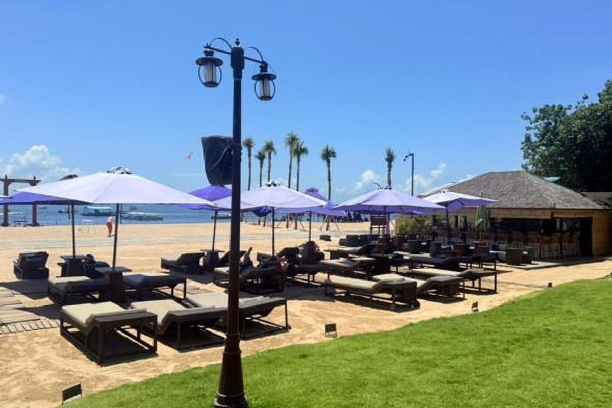 Kondisi pantai timur di Tanjung Benoa Bali. Bupati Badung I Wayan Adi Arnawa mengakui pantai disewakan tapi statusnya tetap pantai publik.