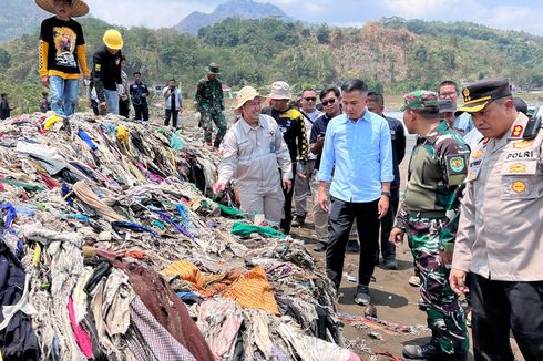 Teka-teki Asal Sampah di Pantai Cibutun Loji Sukabumi, Pj Gubernur Jabar Curigai Sumber Limbah