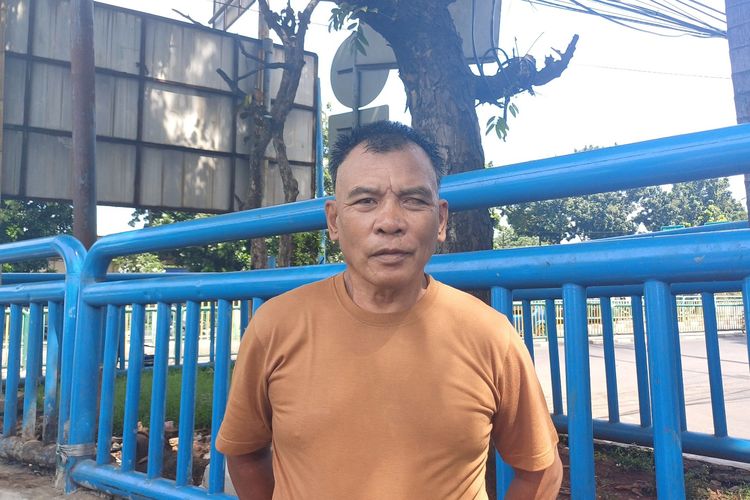 Sopir angkot bernama Hasan Basri (55) saat ditemui Kompas.com di Terminal Pasar Minggu, Jakarta Selatan, Rabu (20/3/2024).