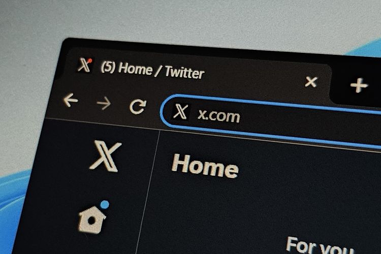 Warganet Indonesia kini bisa mengakses situs Twitter lewat alamat X.com. Ketika mengakses X.com lewat WiFi dan internet seluler, pengguna akan otomatis dialihkan (redirect) menuju halaman depan Twitter, baik ke halaman login atau timeline.
