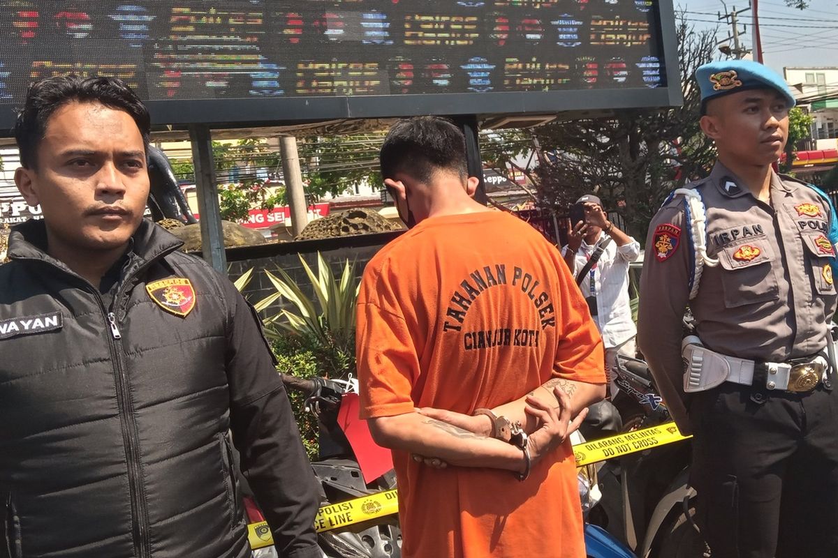 Peneror rumah warga di Kabupaten Cianjur, Jawa Barat yang hampir memicu kebakaran diringkis polisi.