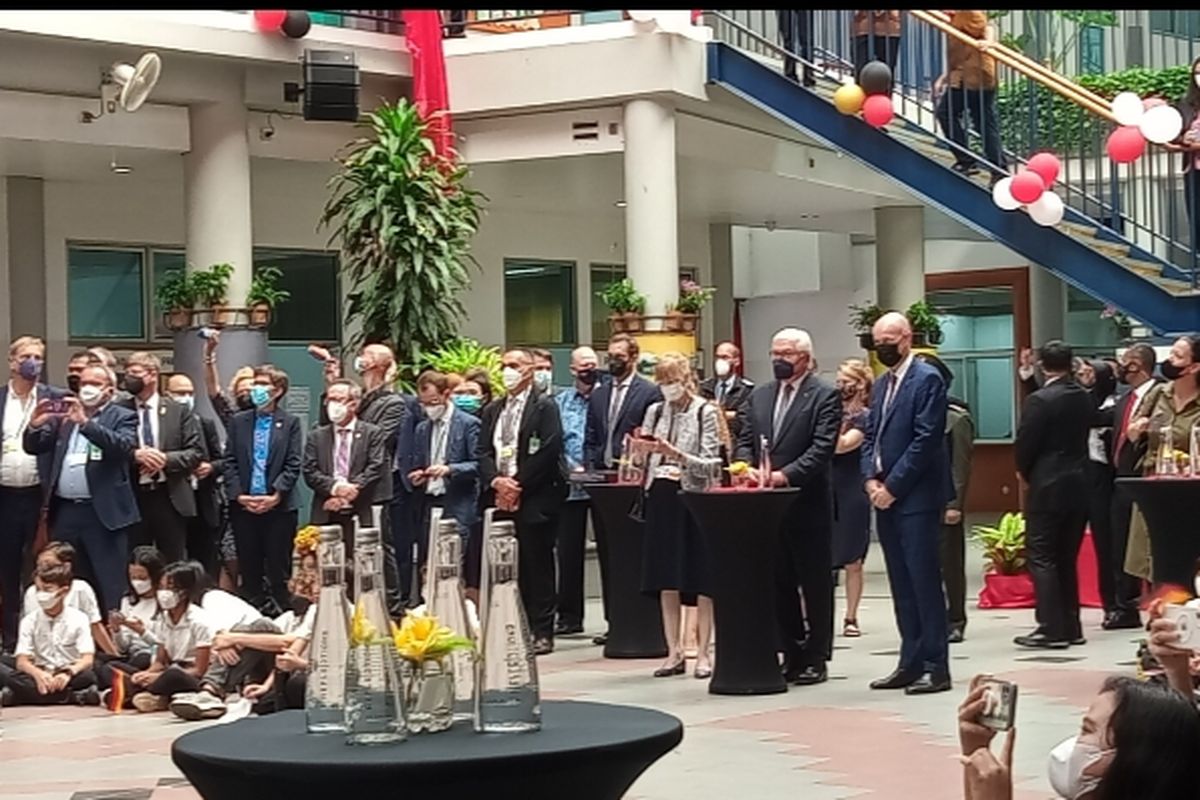 Presiden Federal Jerman Frank-Walter Steinmeier saat di German School Jakarta, BSD, Tangerang Selatan, Kamis (16/6/2022)