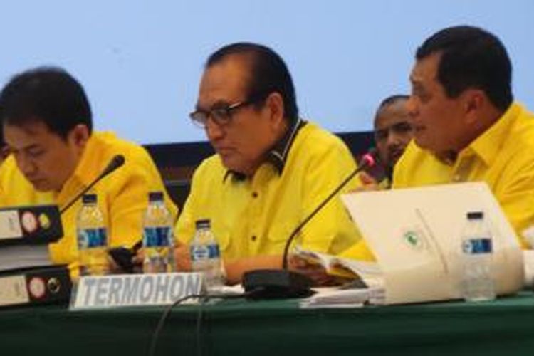 Tiga Wakil Ketua Umum DPP Partai Golkar hasil Munas IX Bali, Aziz Syamsuddin, Theo L Sambuaga,  dan Nurdin Halid, dalam sidang Mahkamah Partai Golkar, Jakarta, Rabu (25/2/2015).