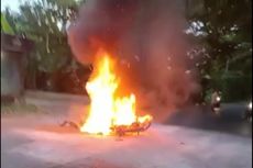 Sepeda Motor Bawa Jeriken BBM Tertabrak, Pengendara Tewas Terbakar