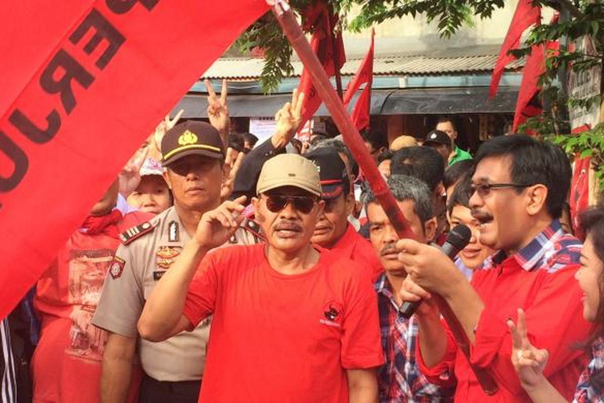 Cawagub DKI Jakarta, Djarot Saiful Hidayat saat bukan kegiatan jalan sehat di Sawah Besar, Menteng, Jakarta Pusat, Minggu (5/2/2017).