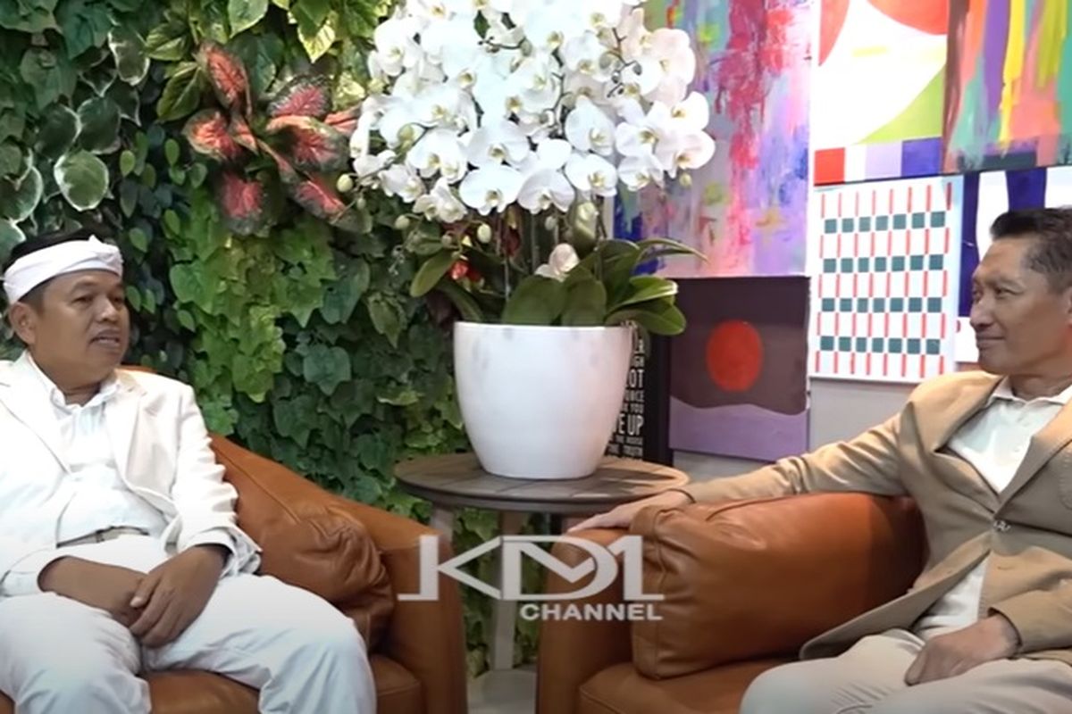 Dedi Mulyadi dan Bossman Mardigu saat berbincang-bincang dan ditayangkan di akun YouTube Kang Dedi Mulyadi Channel pada 17 Februari 2025.