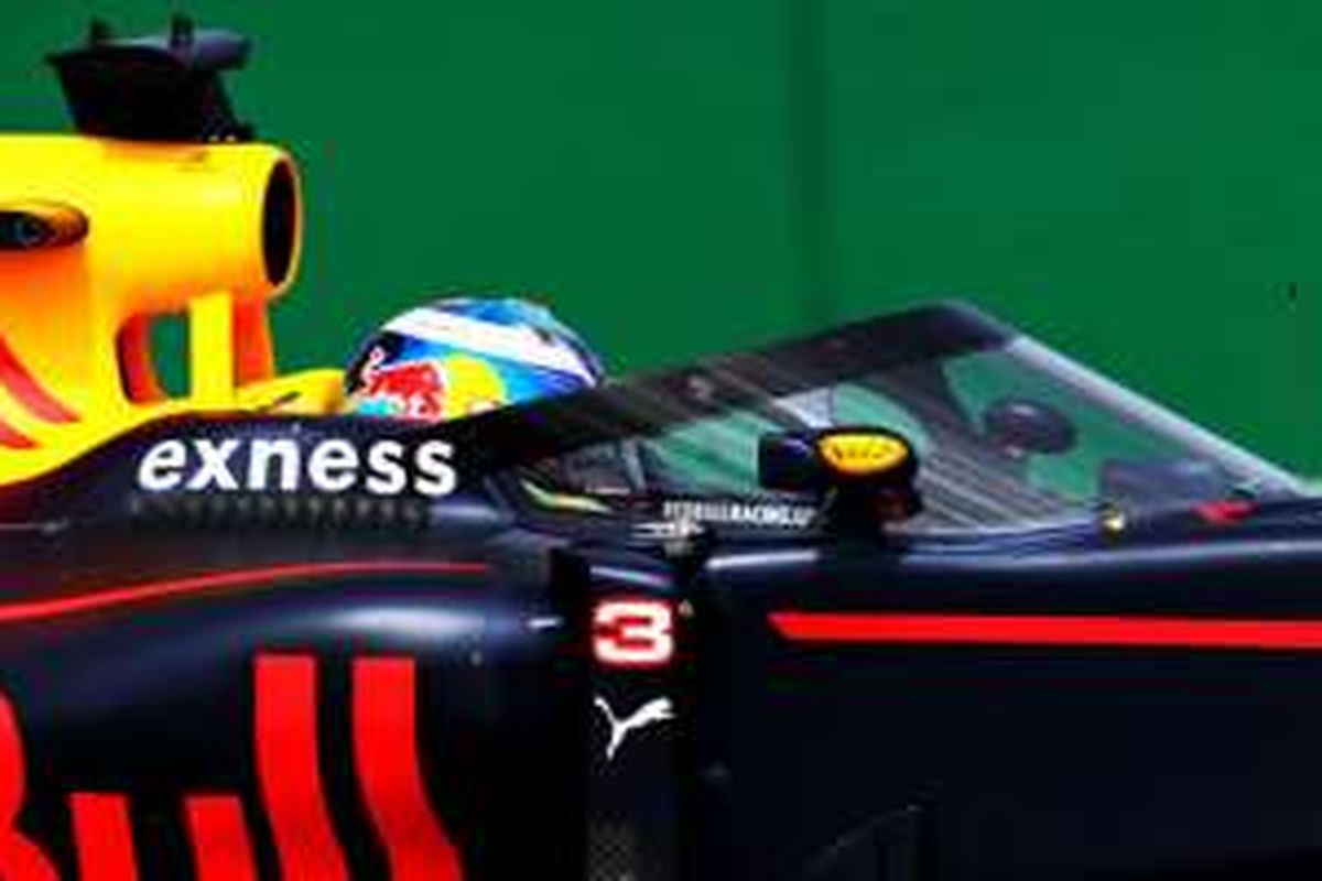 RB12 milik Daniel Ricciardo (Red Bull Racing) menggunakan Aeroscreen.