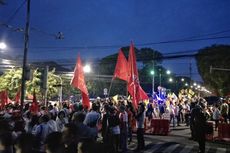 Massa Pendukung Jokowi-Ma'ruf Datangi KPU