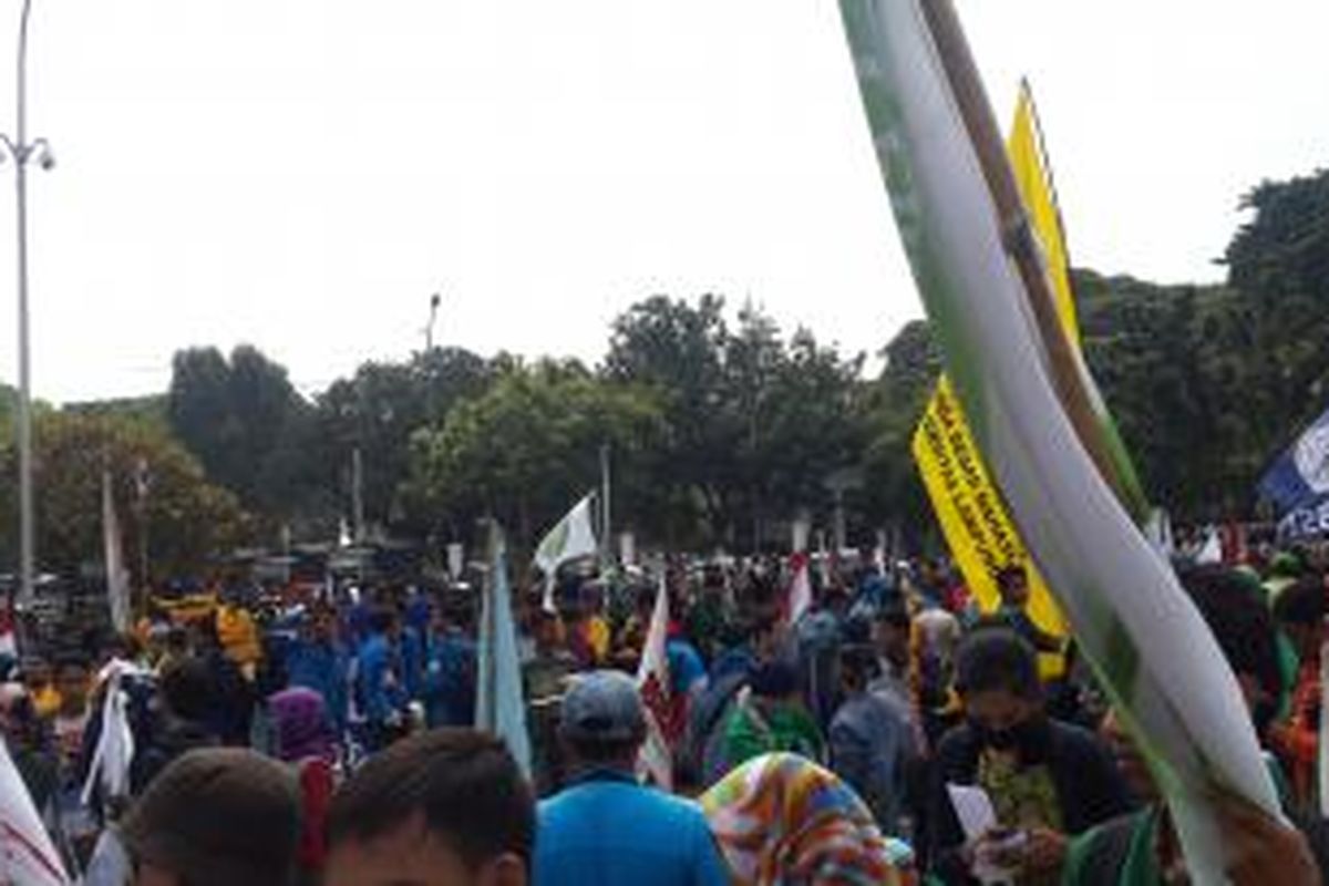 Ratusan mahasiswa padati depan Istana Negara, Kamis (21/5/2015).