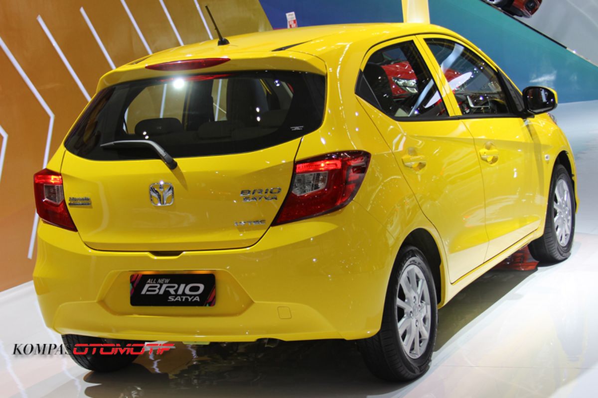 Tampilan belakang Brio kini seperti hatchback