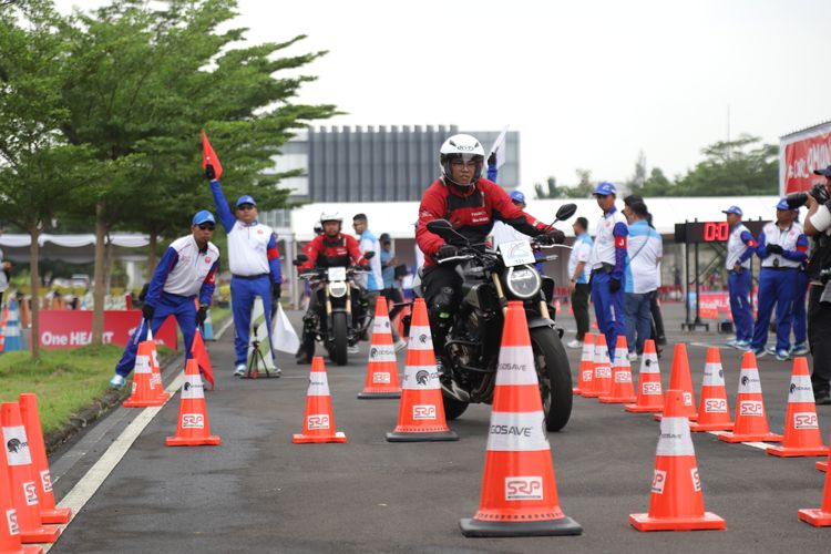 Jajal Honda CB650R E-Clutch di Astra Honda Motor Safety Riding & Training Center, Cikarang, Jawa Barat.