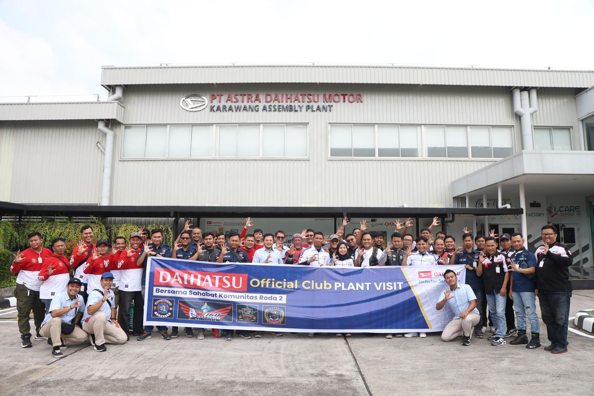 Komunitas motor Honda kunjungi pabrik Daihatsu di Karawang.