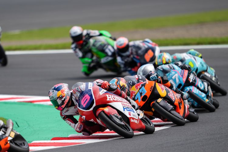 Tantangan Suhu Panas Tak Halangi Rival Veda Ega Rajai FP1 Moto3 Mandalika
