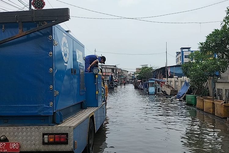 Banjir rob melanda Muara Angke, Pluit, Penjaringan, Jakarta Utara pada Jumat (25/11/2022). Kini, banjir rob telah kembali surut. 