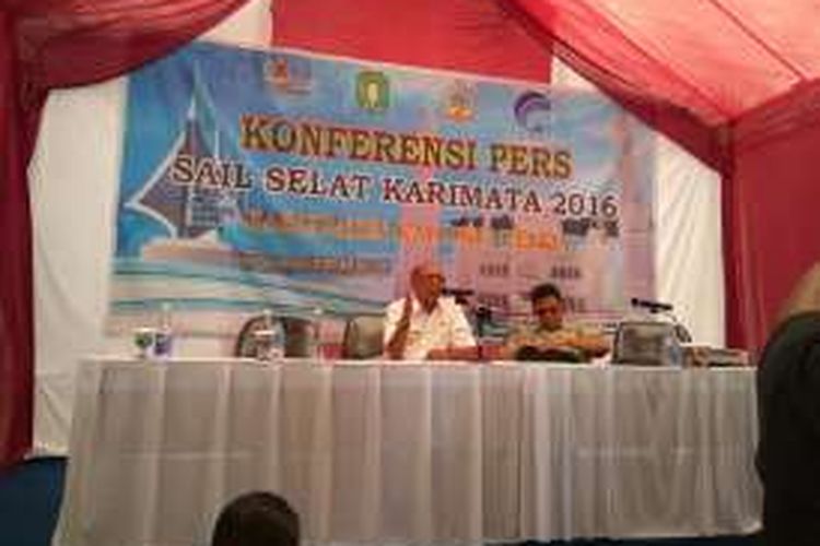 Bupati Kayong Utara Hildi Hamdi dalam konerensi pers pelaksanaan Sail Selat Karimaa 2016, Kamis (13/10/2016).