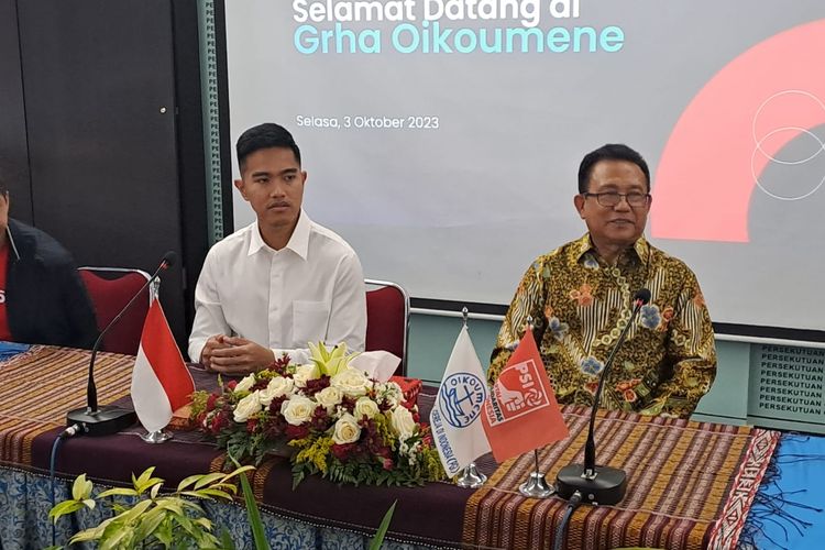 Ketum PSI Kaesang Pangarep (kiri) saat bersilaturahmi ke kantor Persatuan Gereja-gereja Indonesia (PGI), Jakarta Pusat, Selasa (3/10/2023). 