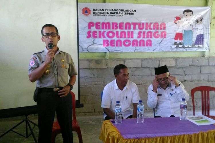 BPBD Luwu Utara lakukan sosialisasi pembentukan sekolah siaga bencana kepada warga rawan bencana di Desa Beringin Jaya, Kamis (08/11/2018).