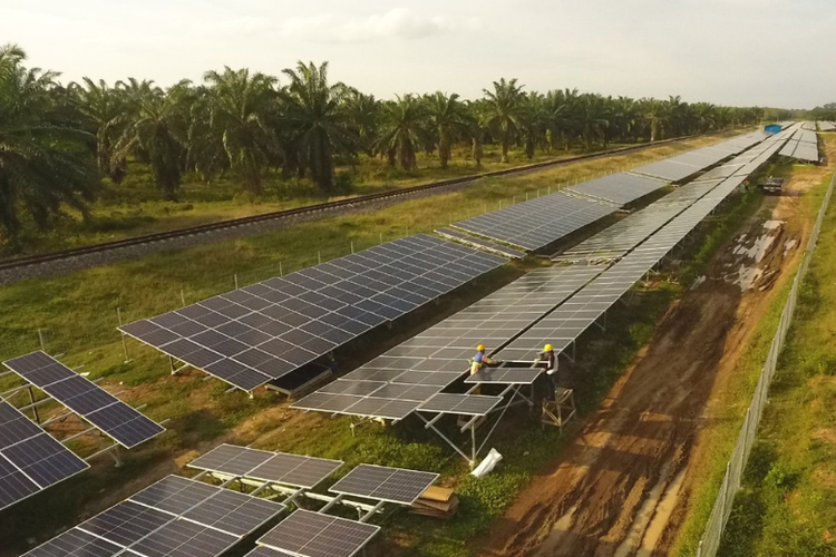 Proyek pembangkit tenaga surya milik Pertamina. 