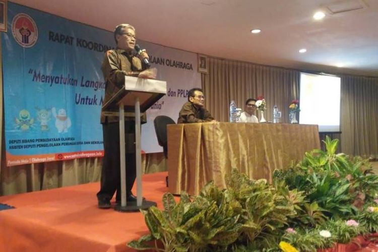Deputi III Bidang Pembudayaan Olahraga Kemenpora Dr. Raden Isnanta M.Pd, secara resmi membuka rapat koordinasi pengelolaan olahraga tahun 2018, dibawah ke asdepan pengelolaan Pembinaan Sentra dan SKO yang mengambil tema Menyatukan Langkah Bersama SKO, PPLM dan PPLP/D Untuk Menuju Prestasi Dunia, yang berlangsung di hotel Center, Kemayoran, Jakarta, Rabu (23/5/2018) malam.