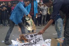 Kecewa dengan Jokowi, Mahasiswa Sembelih Ayam dan Shalat Gaib 