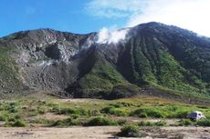 Mendaki Gunung Talang, Pesona Tiga Danau di Bumi Rendang