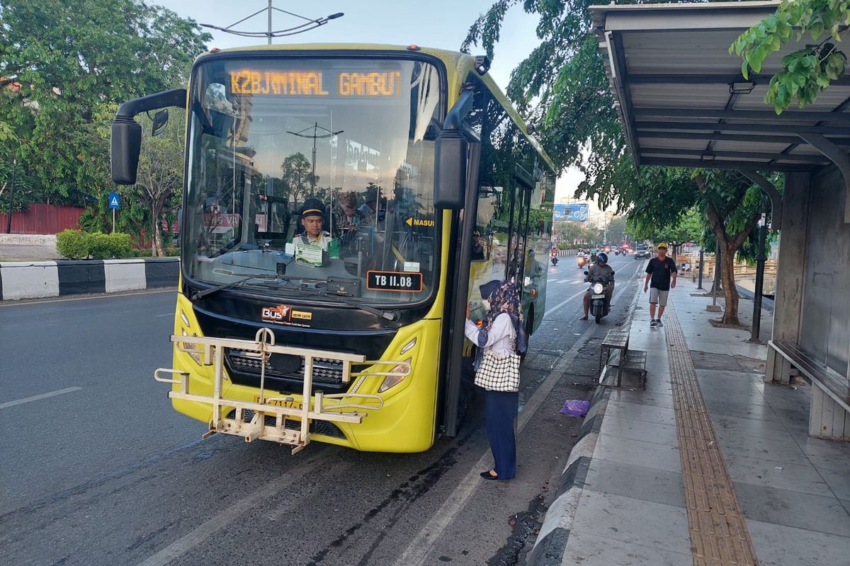 Ilustrasi transportasi publik di perkotaan. 