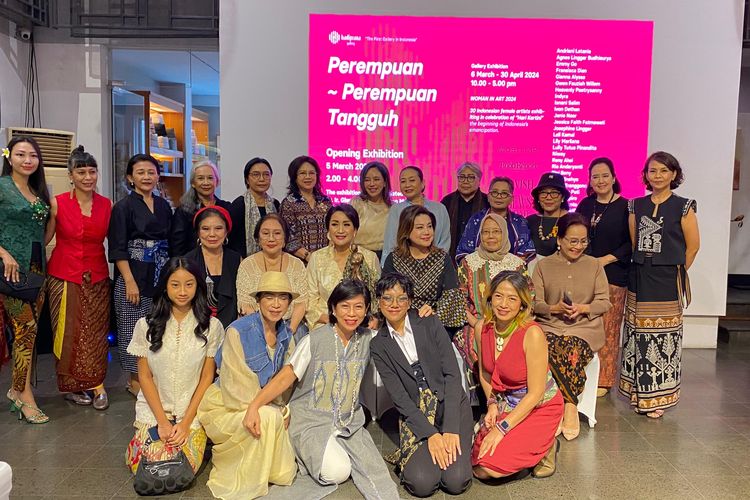 Sebanyak 30 pelukis perempuan Indonesia memamerkan karyanya dalam pameran lukisan Perempuan - Perempuan Tangguh yang diselenggarakan di Hadiprana Gallery, Jakarta, pada 6 Maret hingga 30 April 2024. 