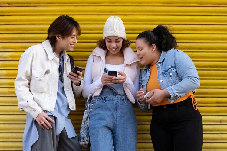 Gagal Bayar Pinjol: dari Beban Bunga hingga Tekanan Mental