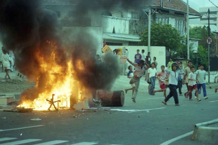 Kerusuhan 27 Juli 1996 di Jakarta.