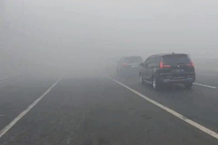 Asap Kebakaran TPA Bandar Jaya Lampung Picu Kecelakaan di Tol Bakter, Sistem Pengamanan Pengelola Disorot