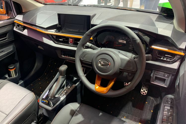 Tampilan interior Daihatsu Ayla Sport