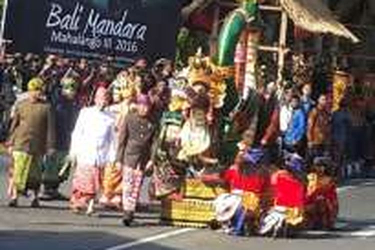 Presiden Jokowi membuka. Pawai Pesta Kesenian Bali ke 38, Sabtu(11/6/2016)