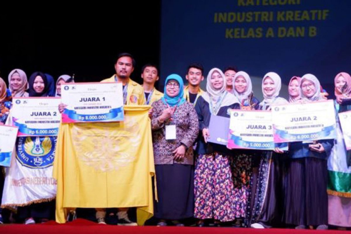 FIA UI berhasil raih juara pertama di ajang kewirausahaan tahunan Expo Kewirausahaan Mahasiswa Indonesia (KMI) IX 2018, Institut Pertanian Bogor.