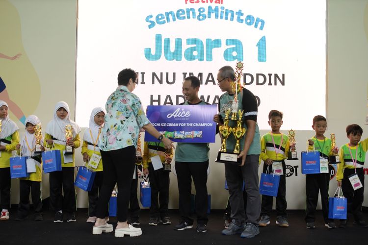 Festival Senengminton 2024 mendapat dukungan dari berbagai pihak. Salah satunya adalah produsen es krim, Aice. Festival Senengminton 2024 sudah berlangsung sejak Juni 2023 di Kota Kudus, Jawa Tengah. 