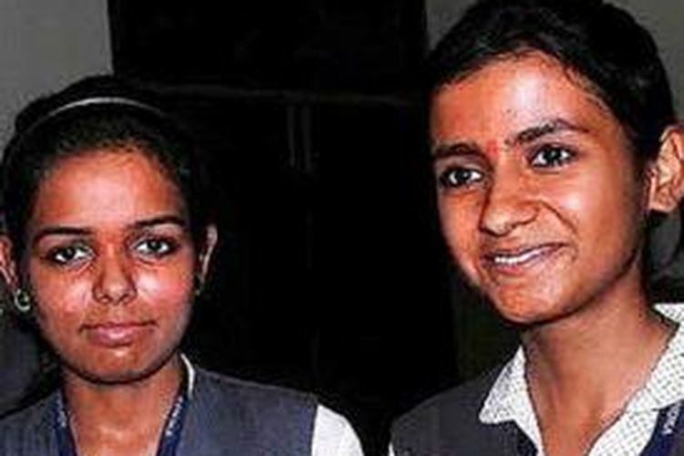 Siksha Pathak dan Anjali Srivastava, dua pencipta jeans anti-perkosaan.