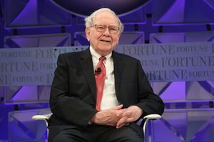 Warren Buffett Resmi Mundur dari Kursi Ketua Berkshire Hathaway