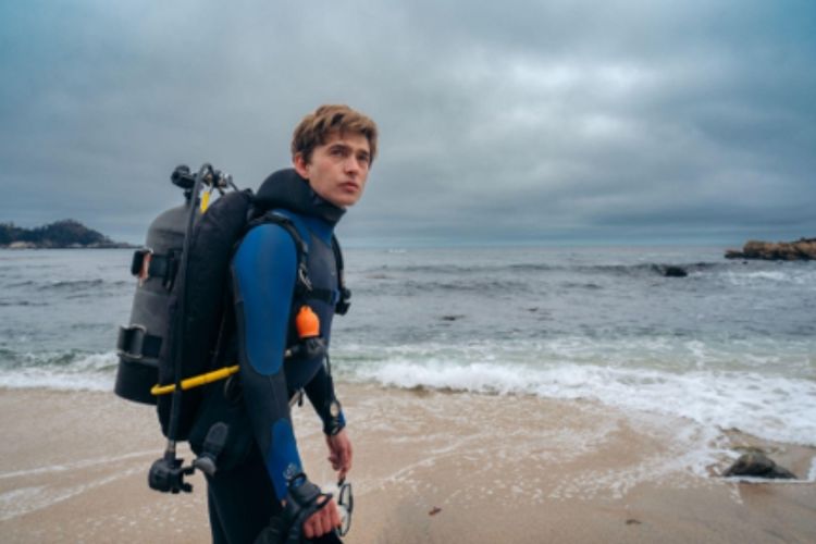 Sinopsis Film Whalefall, Aksi Survival Austin Abrams Bertahan Hidup di Dalam Perut Paus