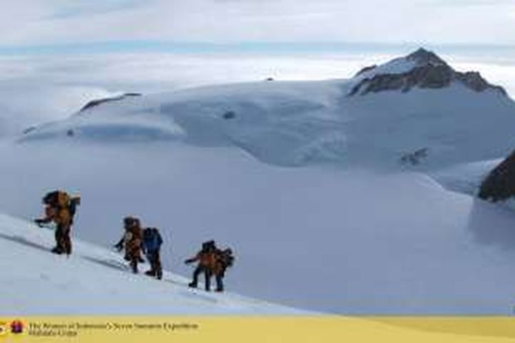 Tim putri Mahitala Unpar saat mencapai High Camp sebelum mencapai puncak Vinson Massif.