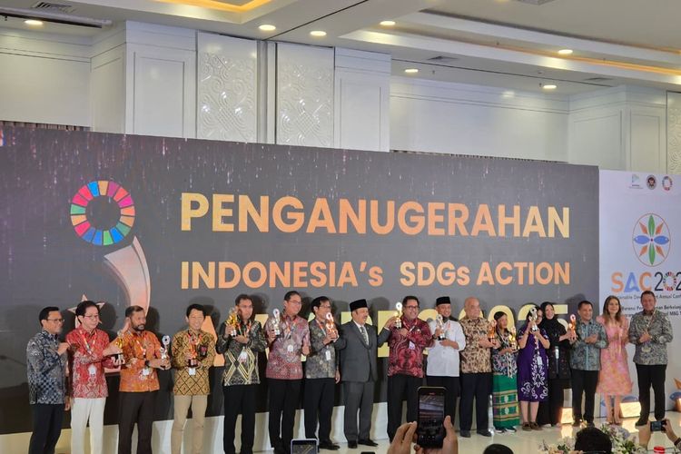 PT Industri Jamu Dan Farmasi Sido Muncul Tbk raih penghargaan Indonesia?s SDGs Action Awards 2025 di Jakarta, Rabu (19/11/2025).