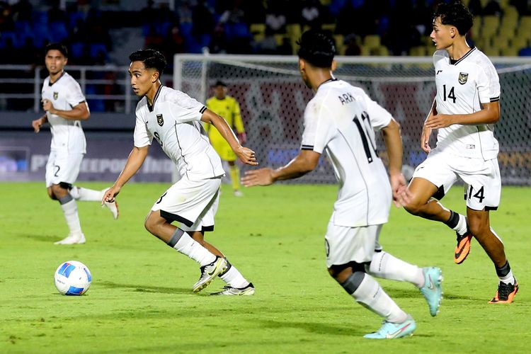 Pemain Timnas U23 Indonesia Muhammad Rayhan Hannan saat laga grup J Kualifikasi Piala Asia U23 2026 melawan Laos yang berakhir dengan skor 0-0 di Stadion Gelora Delta Sidoarjo, Jawa Timur, Rabu (3/9/2025) malam.