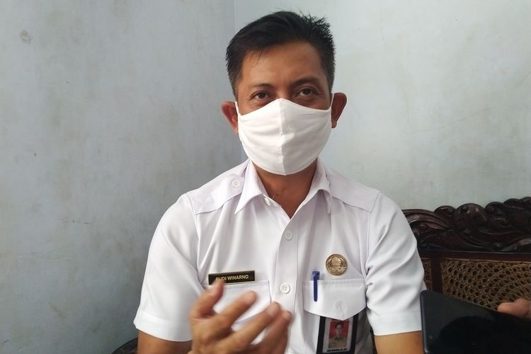 Humas Gugus Tugas Percepatan Penanganan Covid-19 Kabupaten Jombang, Budi Winarno, saat berbincang dengan sejumlah wartawan terkait perkembangan Covid-19 di Kabupaten Jombang Jawa Timur, Rabu (15/7/2020).