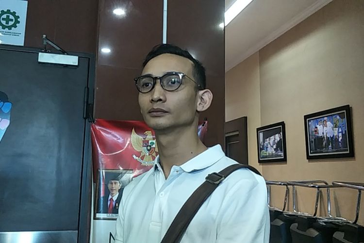 Nagra Kautsar Pakusadewo, putra Tio Pakusadewo, setelah melakukan konsultasi perihal kasus narkotika yang menjerat ayahnya di Gedung BNN, Cawang, Jakarta Timur, Minggu (10/6/2018).