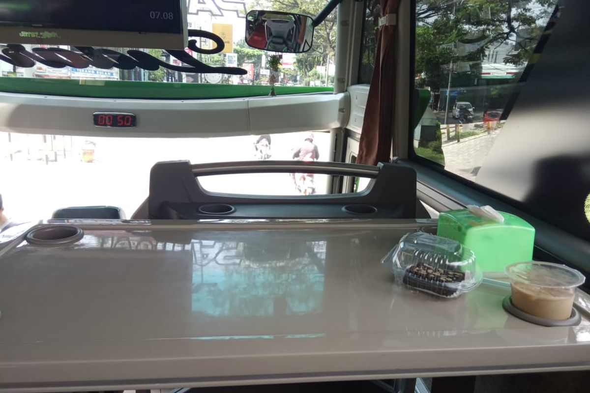 Kafe bus di Kota Malang bertajuk NgopiUklam87, Minggu (5/7/2020).