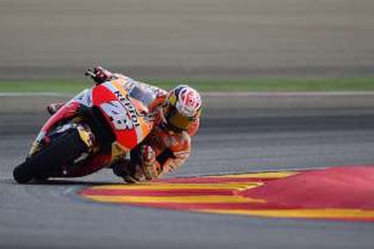 Pebalap Repsol Honda asal Spanyol, Dani Pedrosa, memacu motornya pada sesi latihan bebas pertama GP Aragon di Sirkuit MotorLand Aragon, Jumat (23/9/2016).