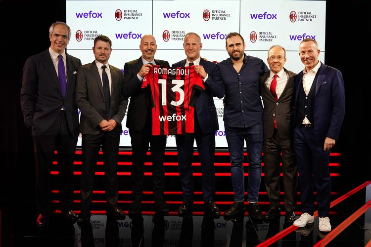 AC Milan menjalin kesepakatan dengan Wefox di Milanello, Milan, Italia, pada 18 Februari 2022. Logo Wefox akan terpampang di bagian belakang jersey AC Milan.